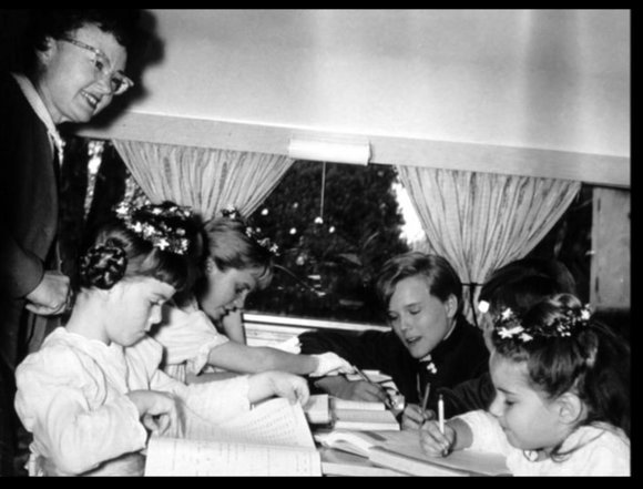 School in a trailer during the shooting of the wedding scene in Mondsee Church.
